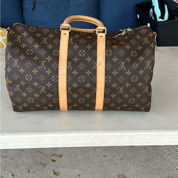 💯Authentic travel bag size 45 NO SMELLS/ODOR PET AND SMOKE FREE HOME! - Picture 7 of 10